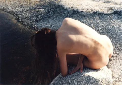 Hairy Babe Poses Nude on the Beach – photo 12 of 15