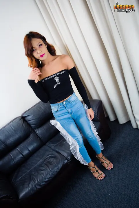 Asian Trans Woman Peels Off Her Jeans and Poses Nude – photo 3 of 16