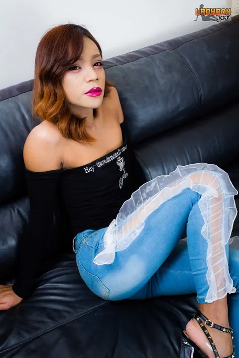 Asian Trans Woman Peels Off Her Jeans and Poses Nude – photo 1 of 16