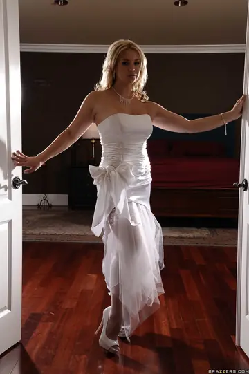 Sarah Vandella – Busty Blonde MILF Bride Spreads Her Pussy in Lingerie and Stockings