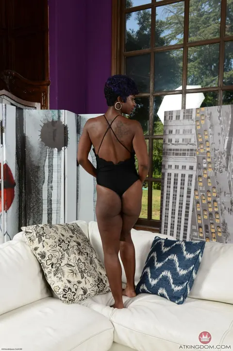 Pregnant Ebony MILF Spreads Her Ass Cheeks – photo 3 of 20