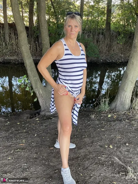 Sweet Susi: Blonde MILF Flashes Her Big Tits and Ass on the Beach – photo 3 of 16