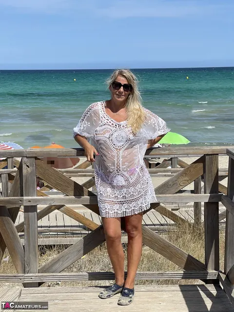 Sweet Susi: Blonde MILF Flashes Her Big Tits and Ass on the Beach – photo 9 of 16