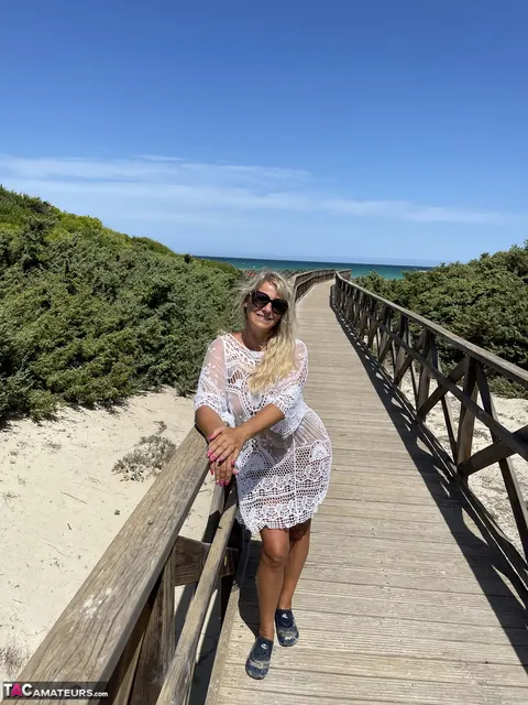 Sweet Susi: Blonde MILF Flashes Her Big Tits and Ass on the Beach – photo 14 of 16