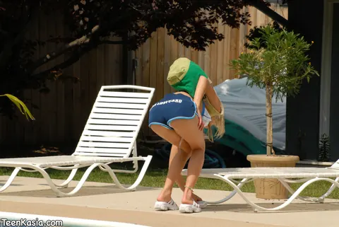 Skinny Blonde Masturbates in a Bikini by the Pool – photo 4 of 12