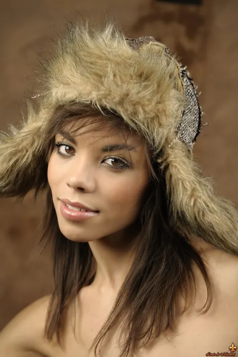 European Brunette Poses in a Winter Hat Showing Her Face – photo 10 of 16