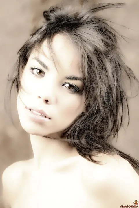European Brunette Poses in a Winter Hat Showing Her Face – photo 12 of 16