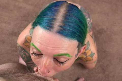 Vibe Ryder: Thick Tattooed MILF Gives a Blowjob – photo 11 of 21