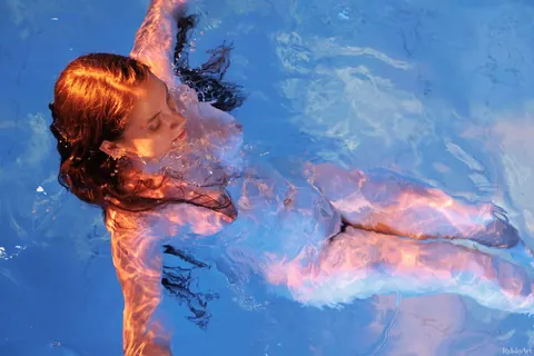 Woman Strips Nude Then Poses Standing and Lying – photo 19 of 21
