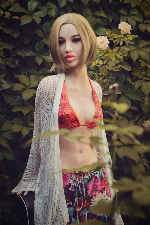 Japanese Woman Stands Nude and Poses for the Camera – photo 6 of 21