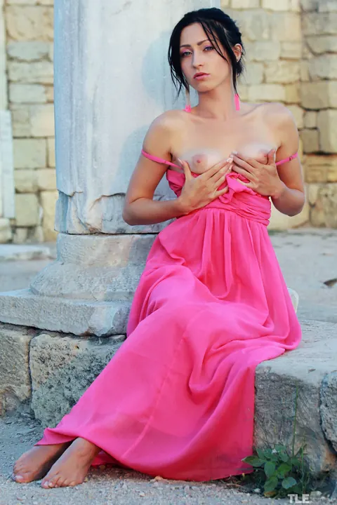 Janelle B: Short-Haired Blonde Lesbian Kisses and Spreads with Her Lover – photo 9 of 21