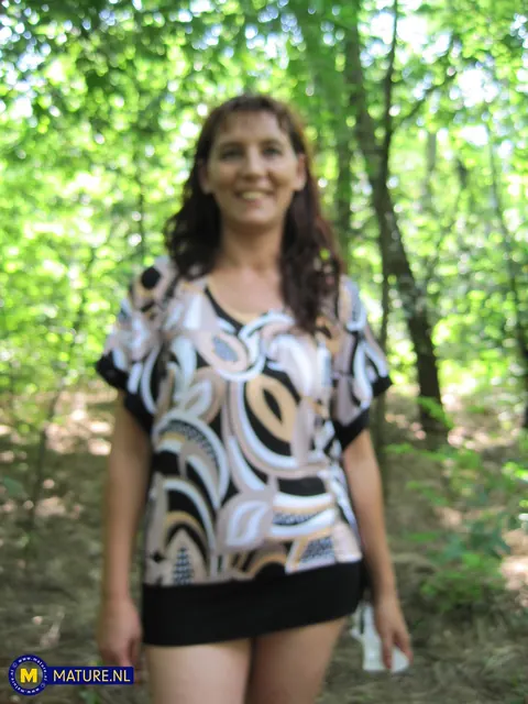 Slim European MILF Poses Nude in the Forest – photo 4 of 20