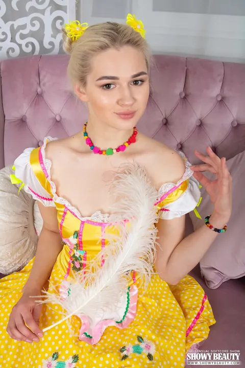 PAWG in a Skirt Spreads Her Legs Wide – photo 3 of 20