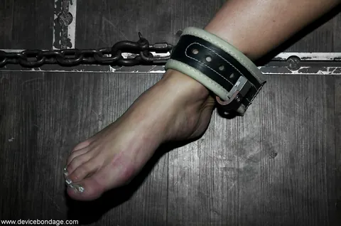 Natalia Love: Brunette MILF Bound and Spreading in BDSM Restraints – photo 6 of 21