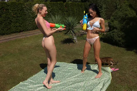 Isabella De Laa: Brunette Strips Off Her Bikini Outdoors and Spreads for Lesbian Kiss – photo 2 of 21