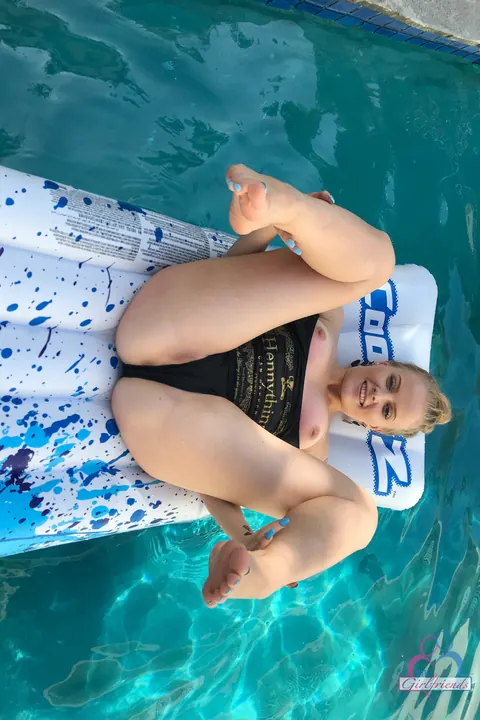 Paris White: Thick Blonde Amateur in a Bikini and Panties Spreads at the Pool – photo 11 of 20
