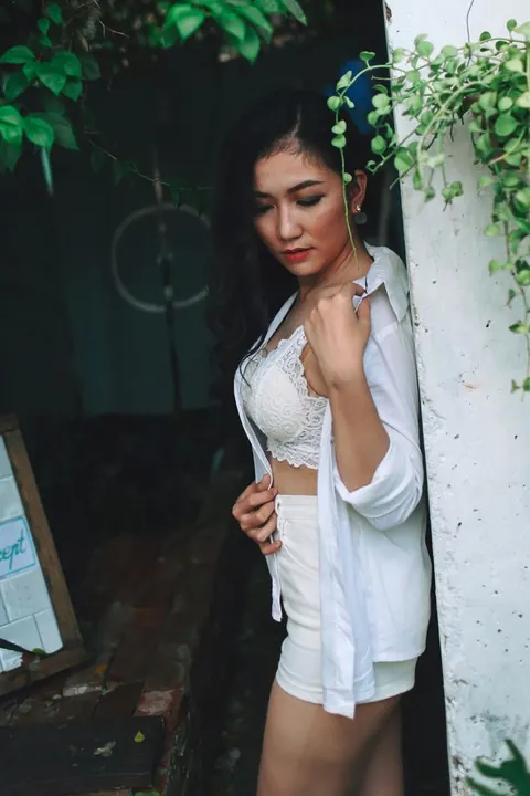 Petite Asian Babe Strips Out of Her Dress Outdoors – photo 11 of 21