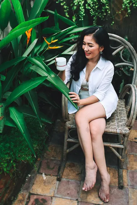Petite Asian Babe Strips Out of Her Dress Outdoors – photo 6 of 21