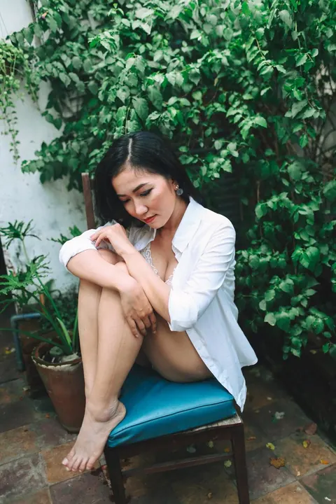 Petite Asian Babe Strips Out of Her Dress Outdoors – photo 10 of 21