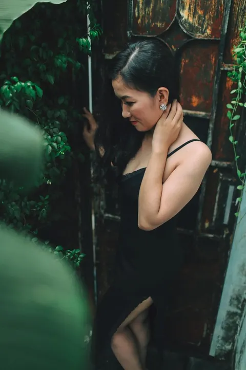 Petite Asian Babe Strips Out of Her Dress Outdoors – photo 15 of 21