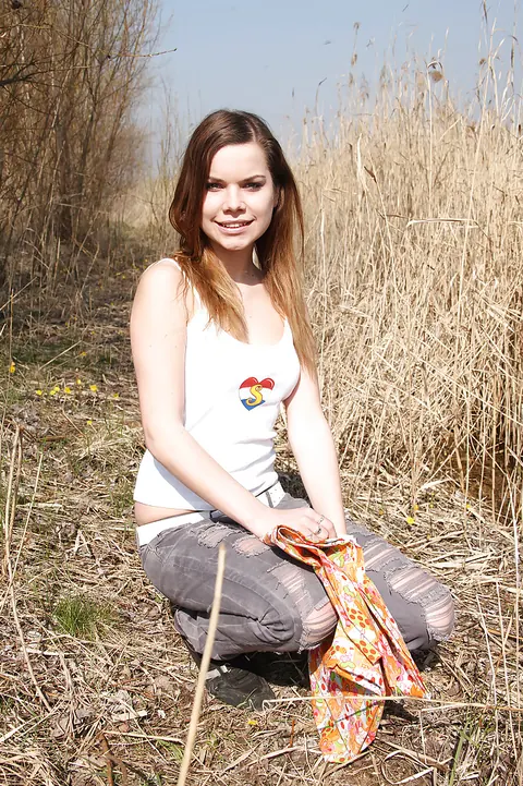 Thick Babe Strips Out of Her Jeans and Toys Her Pussy Outdoors – photo 1 of 16