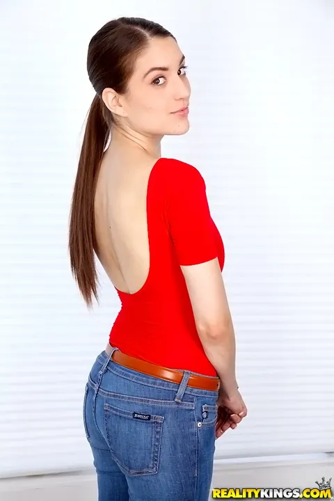 Zarena Summers: Brunette with Natural Tits Strips Out of Her Jeans and Spreads – photo 5 of 16