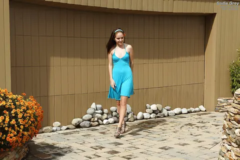 Sadie Grey: Amateur Brunette in Heels Strips and Uses a Dildo Outdoors – photo 3 of 16