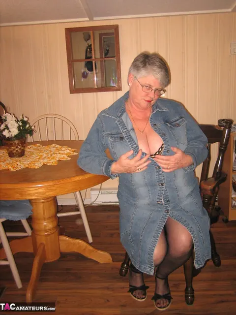 Busty BBW in Lingerie and Glasses Dildos Her Pussy on a Table – photo 2 of 20