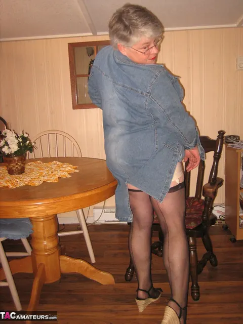 Busty BBW in Lingerie and Glasses Dildos Her Pussy on a Table – photo 4 of 20
