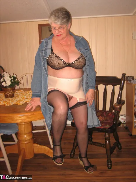 Busty BBW in Lingerie and Glasses Dildos Her Pussy on a Table – photo 6 of 20