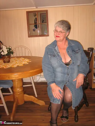 Busty BBW in Lingerie and Glasses Dildos Her Pussy on a Table