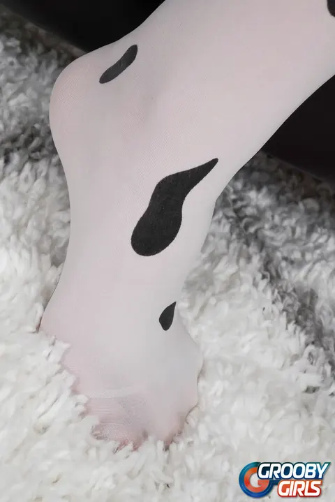 Thick Trans Woman Bares Her Big Ass and Shows Her Feet – photo 6 of 16