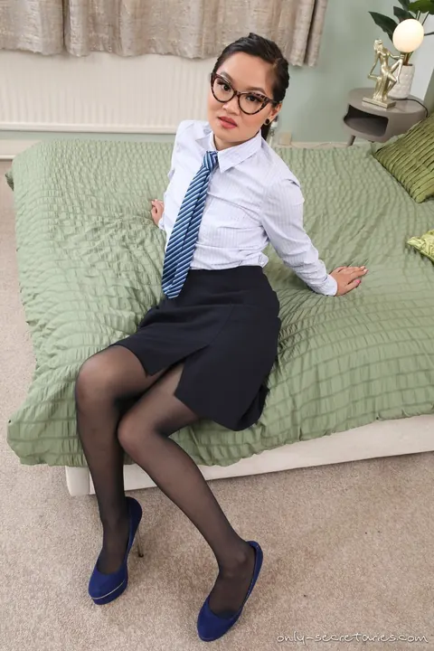 Louisa Lu: Asian Secretary in Stockings Reveals Her Natural Tits – photo 3 of 16