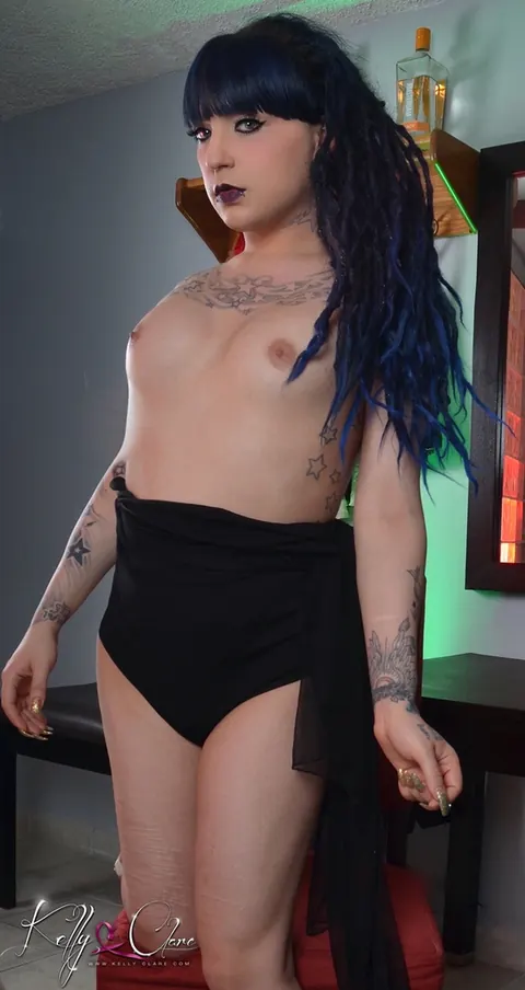 Trans Woman Strips Fully Nude and Poses to Show Her Body – photo 10 of 16