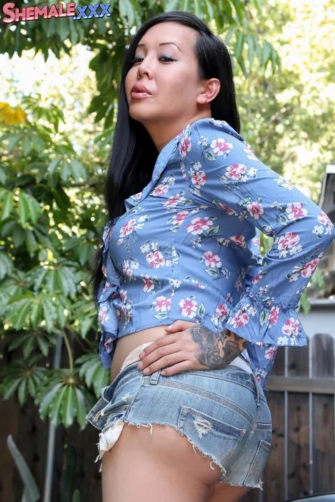 Trans Woman Strips Out of Her Bikini and Poses Nude Outdoors – photo 2 of 16