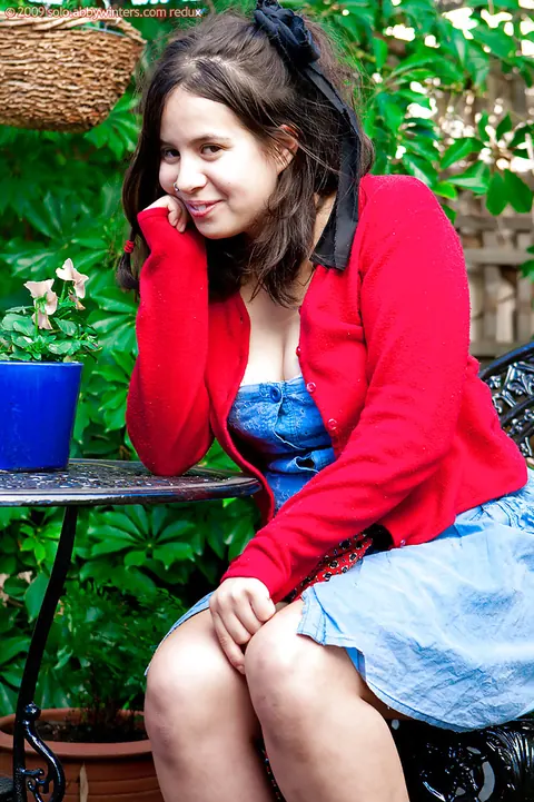 BBW Latina Undresses Outdoors in a Skirt – photo 1 of 16