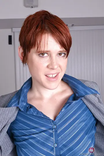 Lily Cade – Thick Redhead Gapes Her Ass and Spreads Her Hairy Pussy
