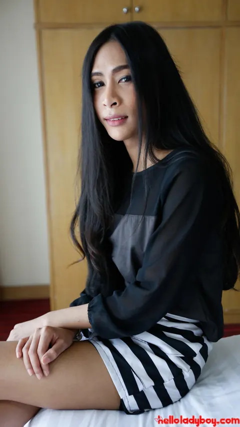 Asian Trans Woman Strips Nude and Poses in a Hotel – photo 3 of 21