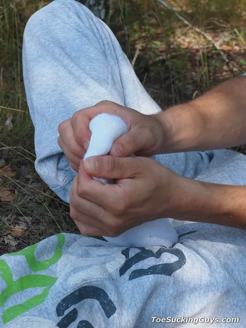 Short-Haired Man Strips Outdoors and Shows His Cock and Feet – photo 4 of 21