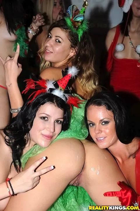 Ava Cash: Brunette Babe Rides Cock and Gets Licked in a Group Orgy – photo 15 of 16