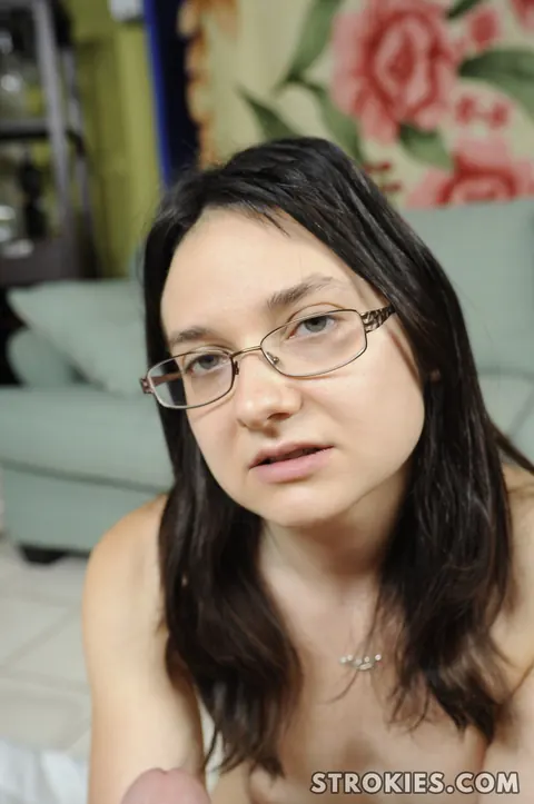 Amy Faye: Slim Brunette in Glasses Gives a Handjob – photo 10 of 20