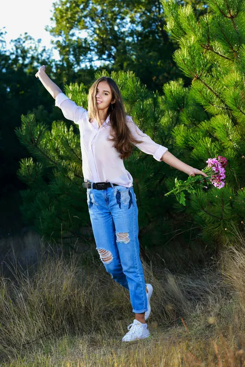 Russian Woman Strips Out of Her Jeans and Spreads Outdoors – photo 3 of 21