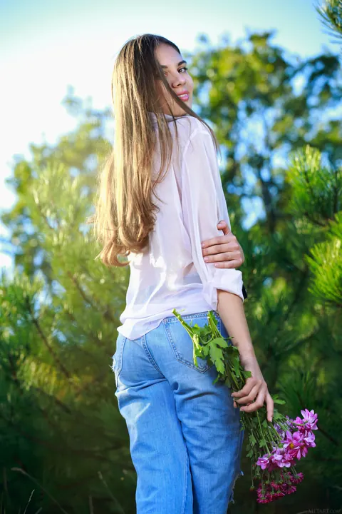 Russian Woman Strips Out of Her Jeans and Spreads Outdoors – photo 2 of 21