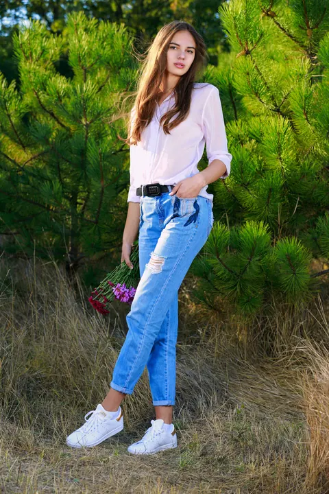 Russian Woman Strips Out of Her Jeans and Spreads Outdoors – photo 1 of 21