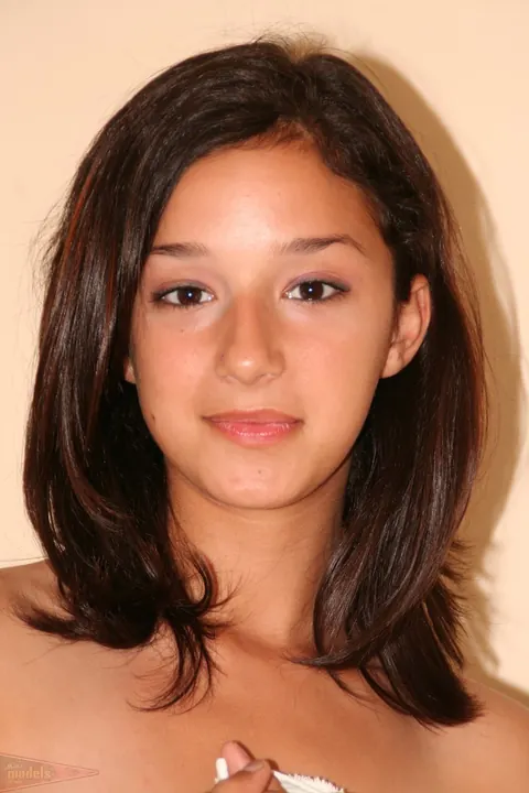 Summer Smith: Brunette Strips to Reveal Her Perky Tits and Shaved Pussy – photo 1 of 16