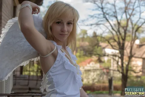 Blonde in Cosplay Costume Pulls Panties Aside and Spreads – photo 12 of 20