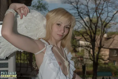 Blonde in Cosplay Costume Pulls Panties Aside and Spreads – photo 13 of 20