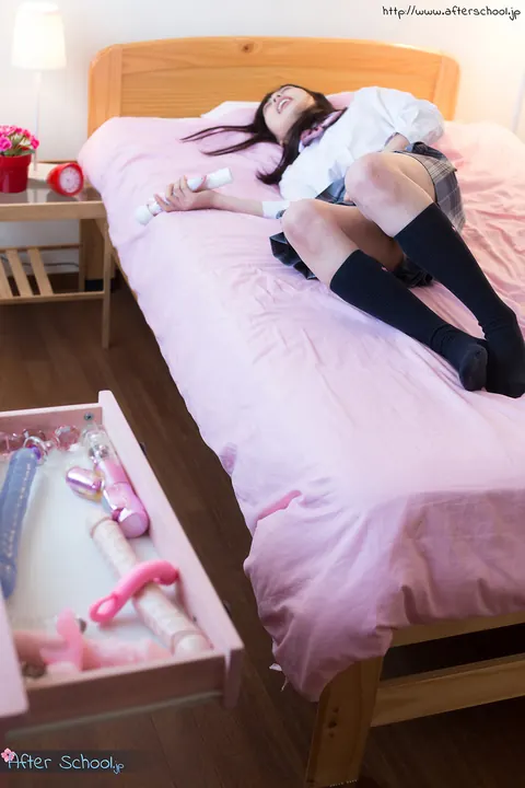 Yua Nanami: Slim Japanese Babe in Uniform Masturbates with Two Vibrators Outdoors – photo 3 of 16