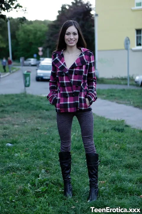 Arwen Gold: Skinny Russian Brunette in Boots Takes a Facial – photo 20 of 21