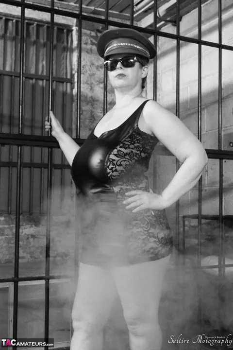 Posh Sophia: British MILF Poses in a Leather Skirt and Jail Costume – photo 4 of 16